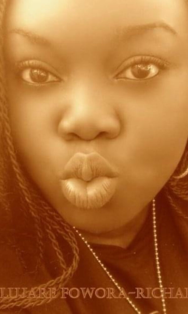 Jay site pout 600x1000